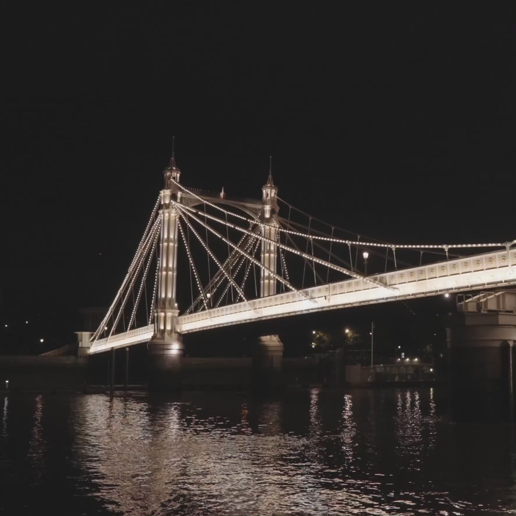 Load video: Albert Bridge River Thames