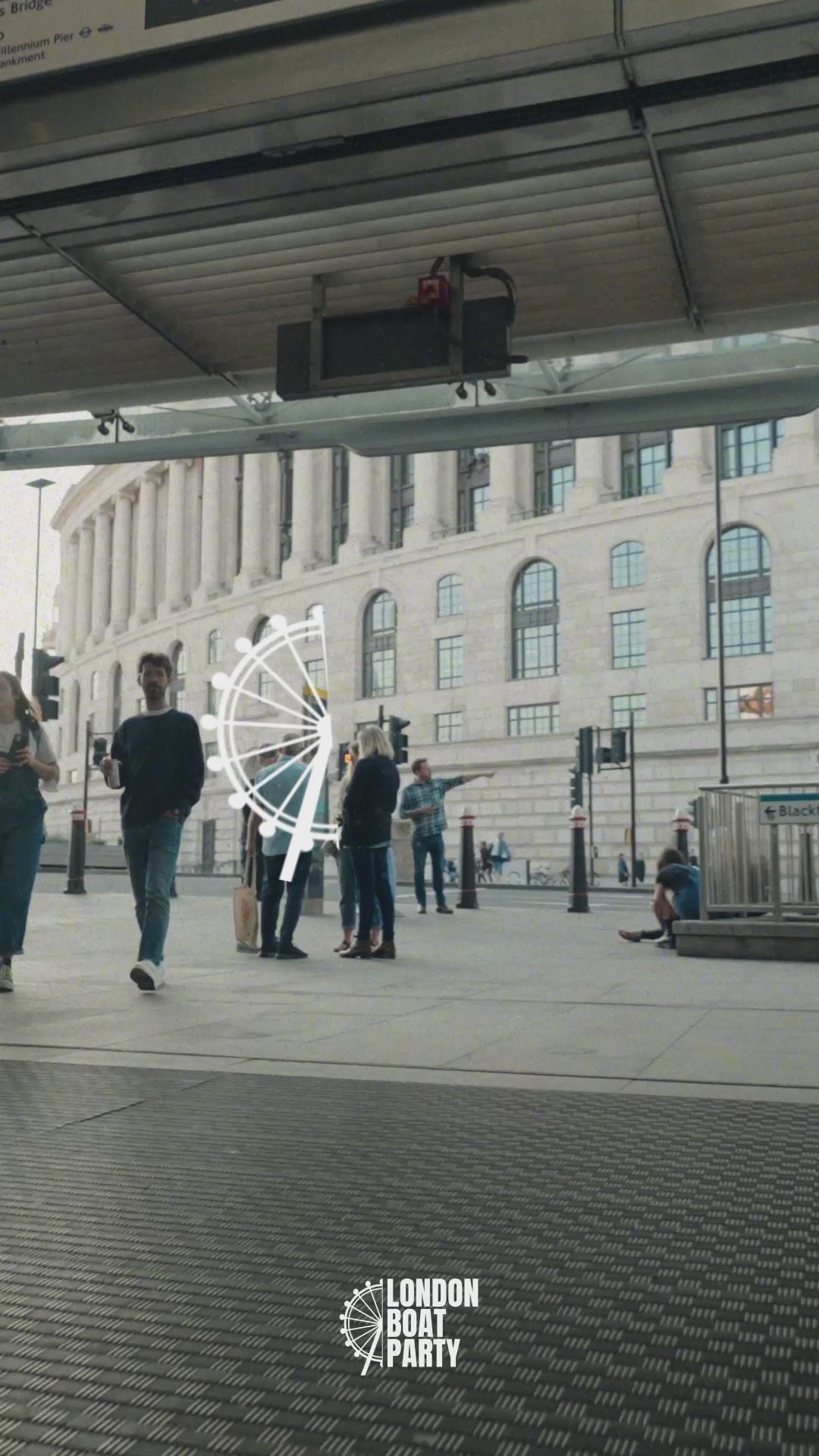 Load video: UKG Boat Party on the River Thames