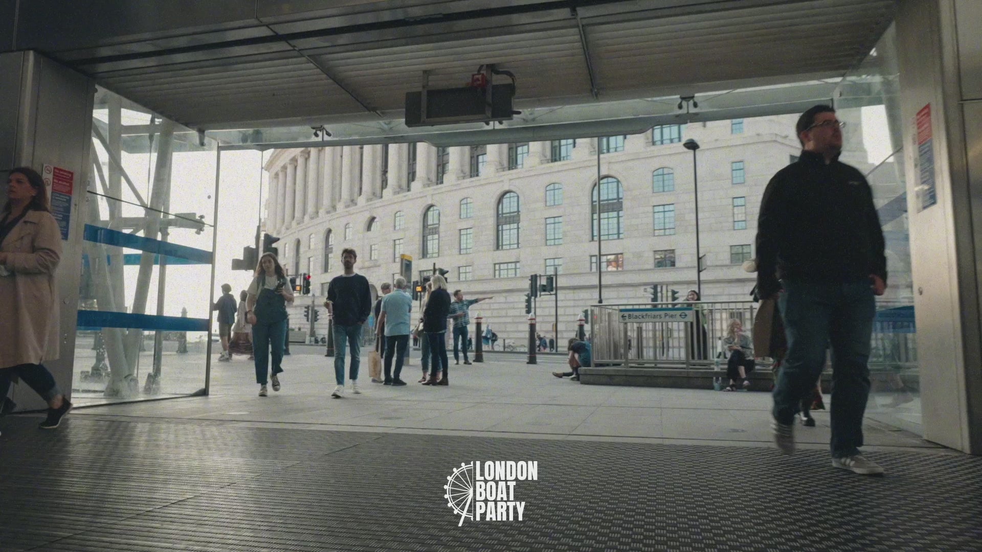 Load video: UKG Boat Party on the River Thames